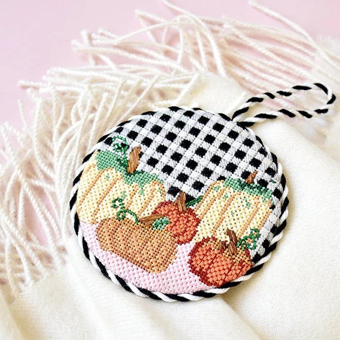 needlepoint2561108